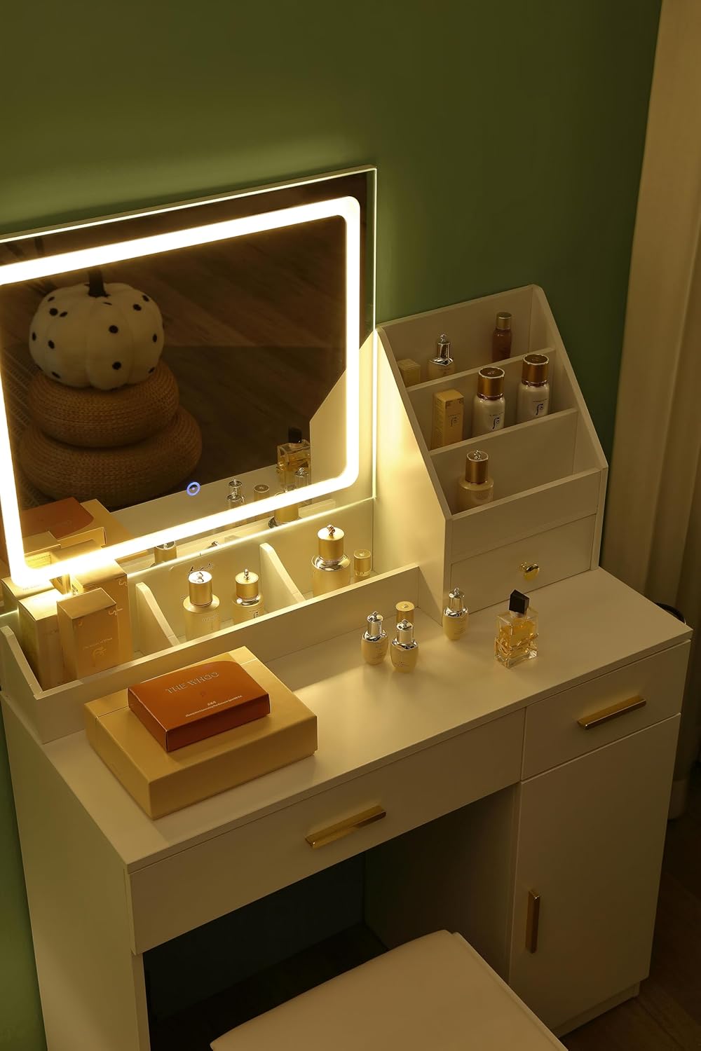 Comparing Top White Vanity Desks with LED Mirrors